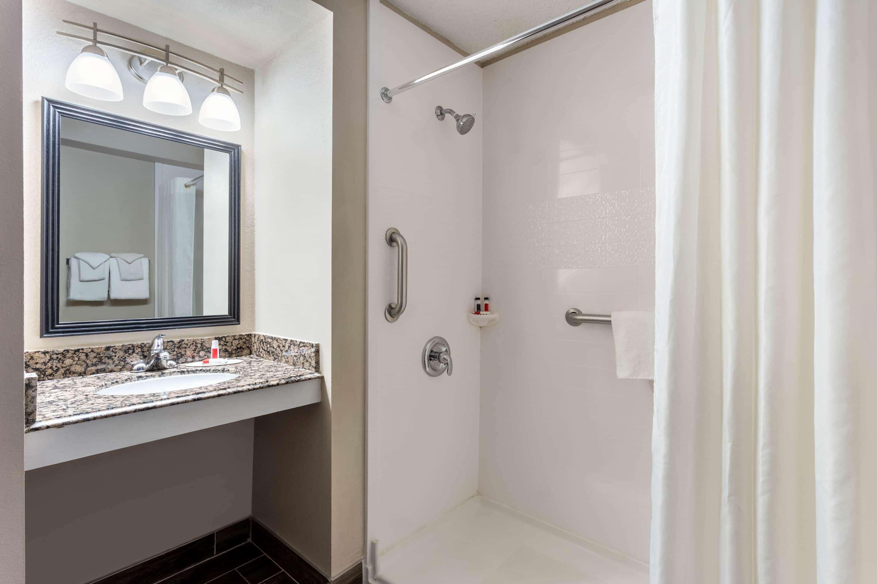 Baymont By Wyndham Rochester Mayo Clinic Area Екстериор снимка